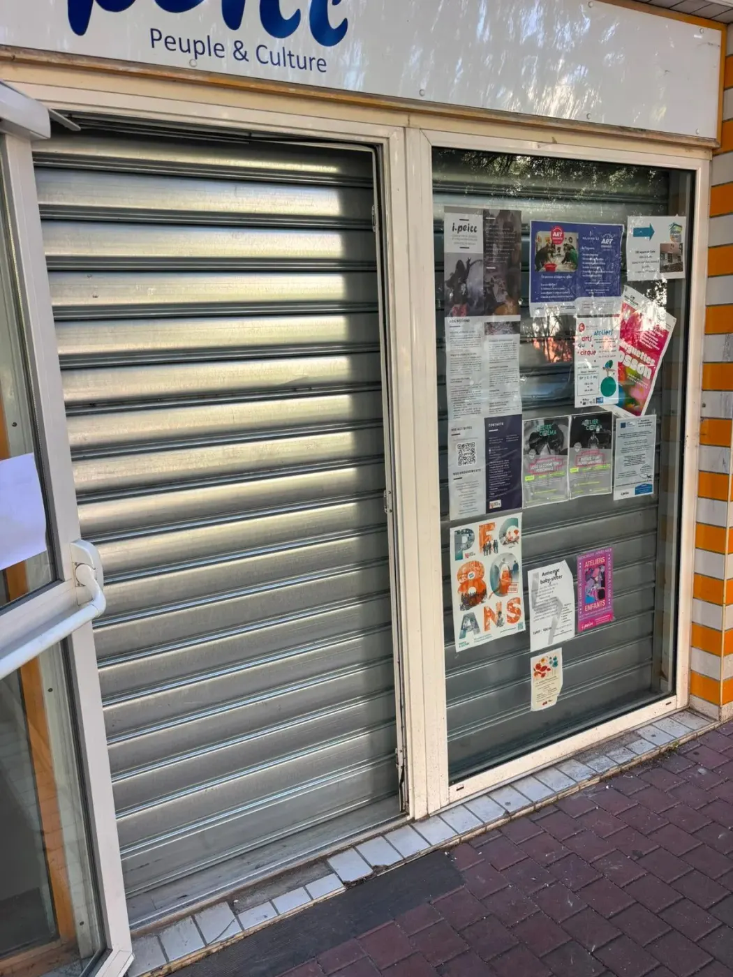 Installation et pose de rideau métallique à Marseille 3