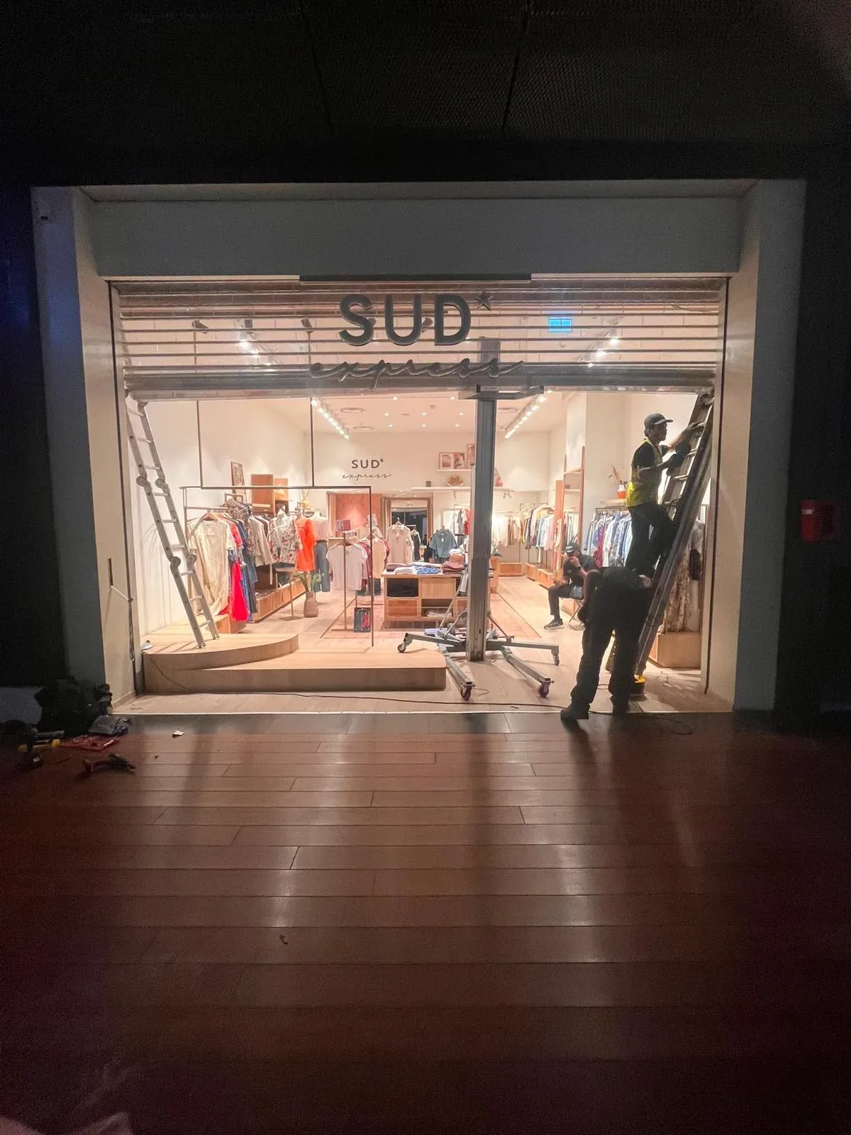 Installation et pose de rideau métallique à Marseille 3