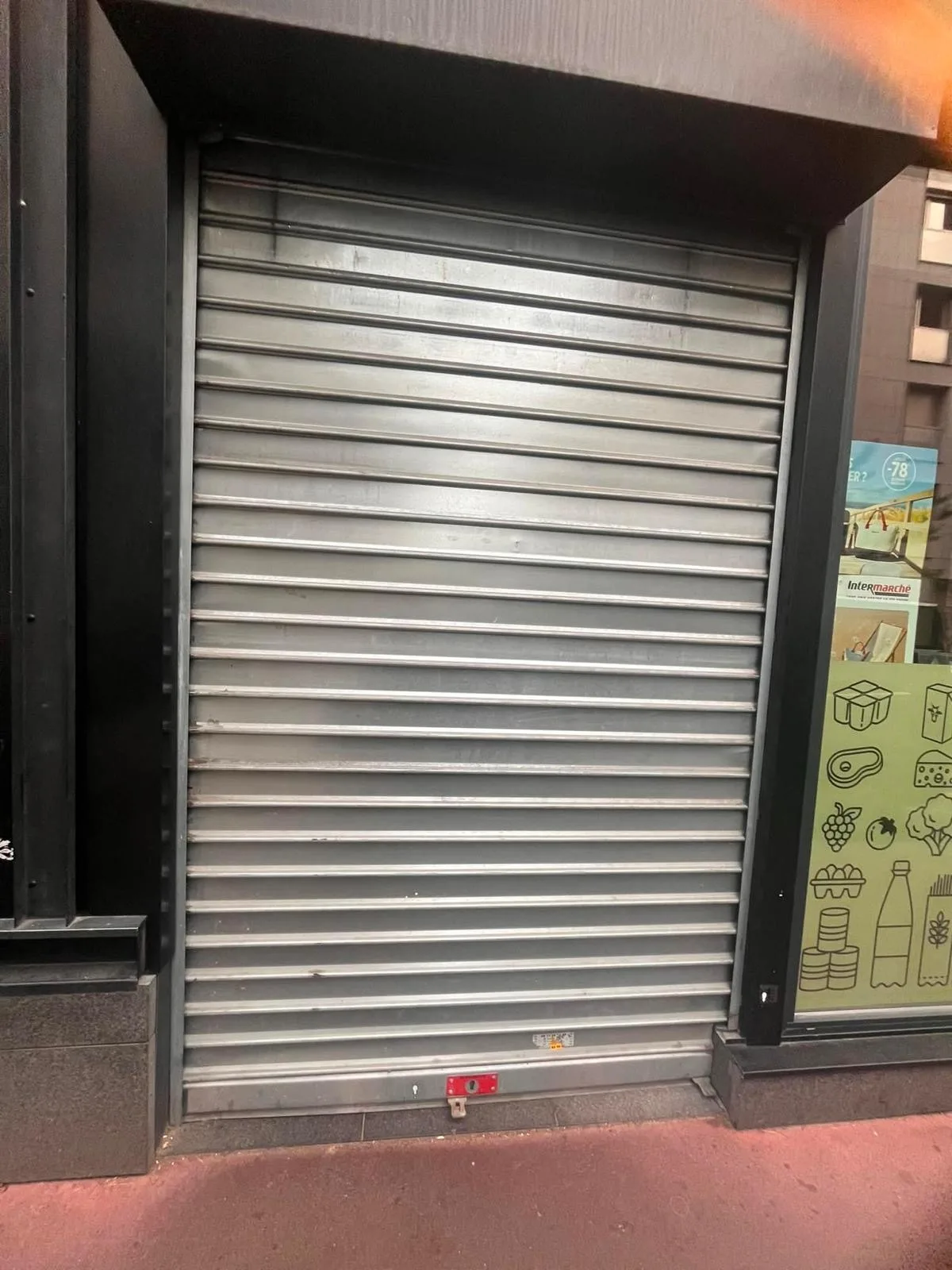 Installation et pose de rideau métallique à Marseille 3
