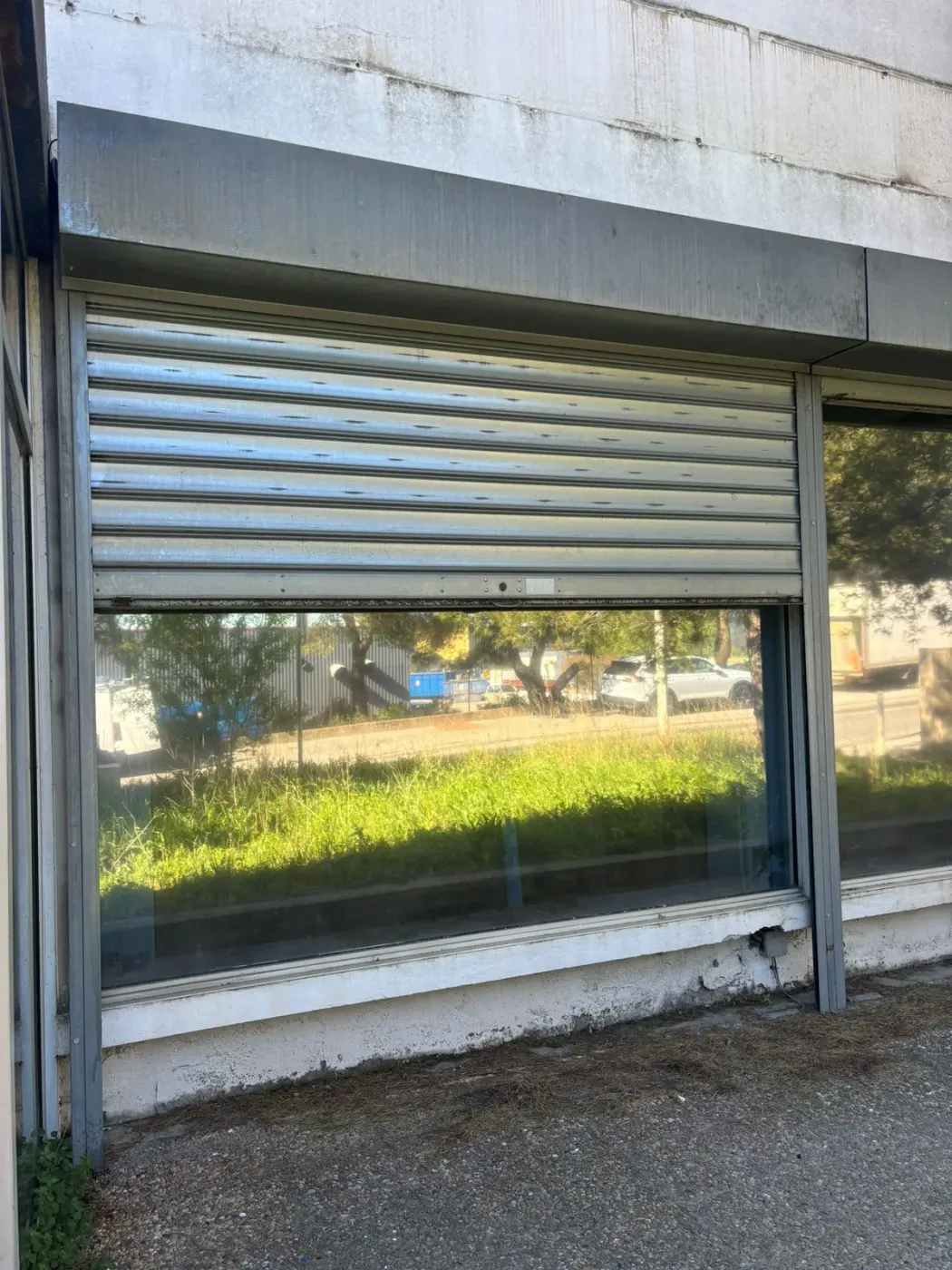 Installation et pose de rideau métallique à Marseille 3