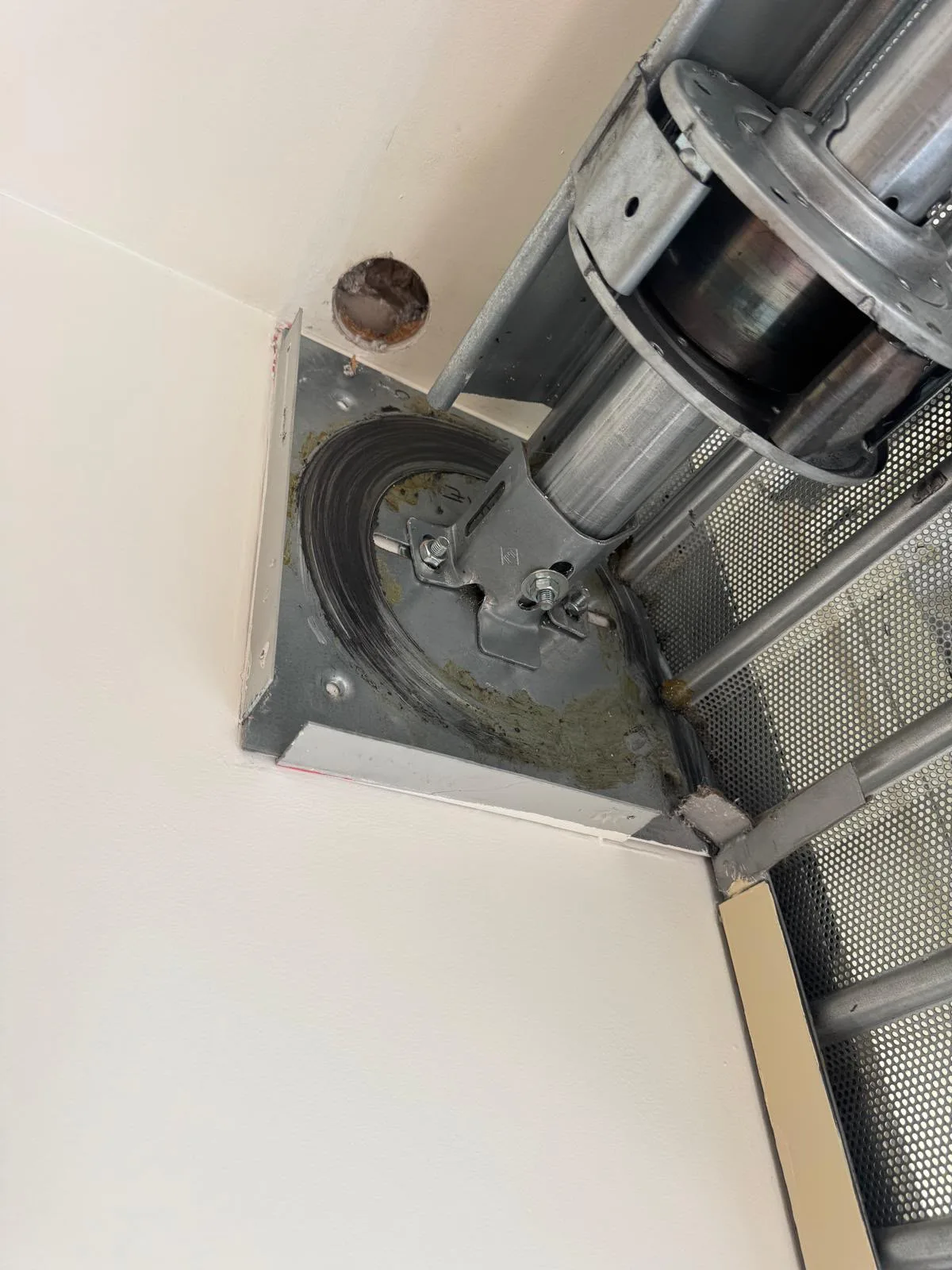 Motorisation de rideau métallique à Marseille 3