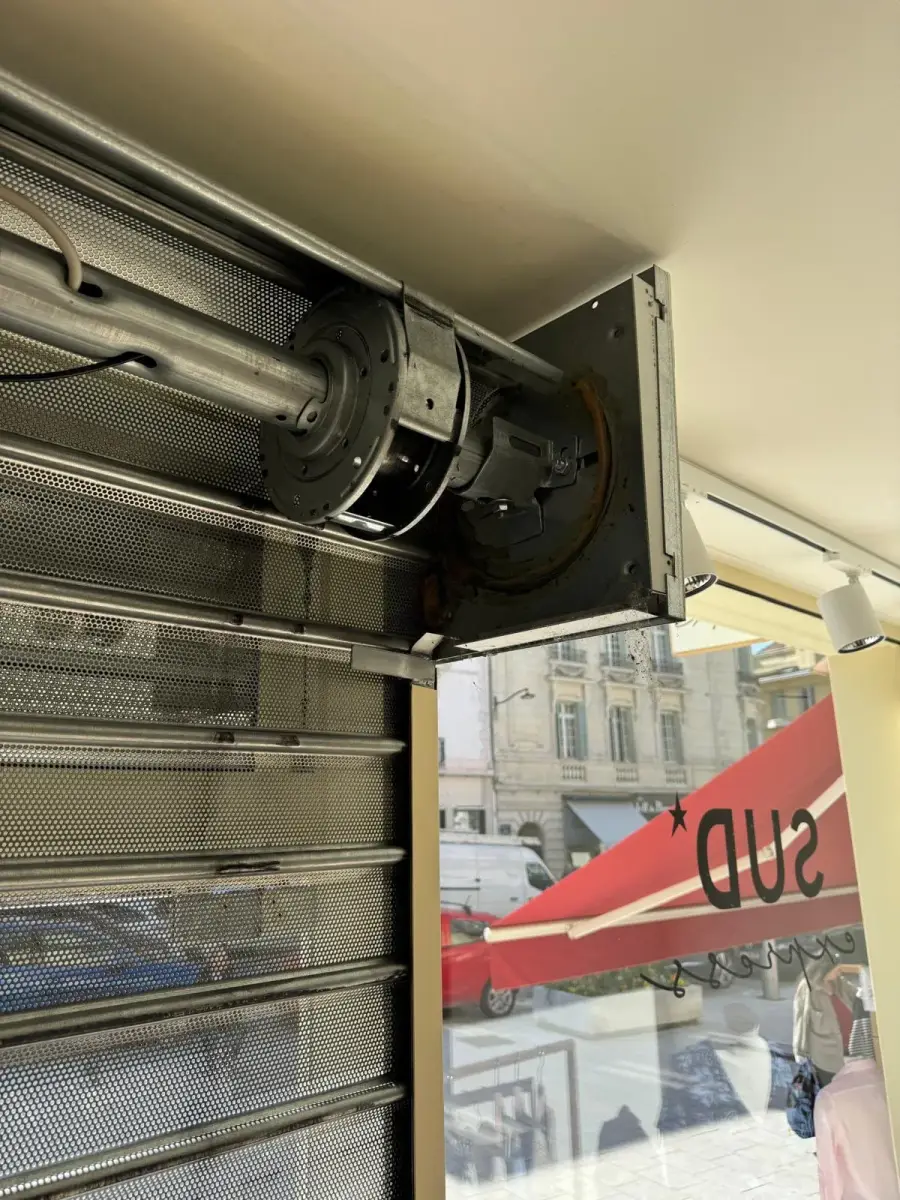 Motorisation de rideau métallique à Marseille 3