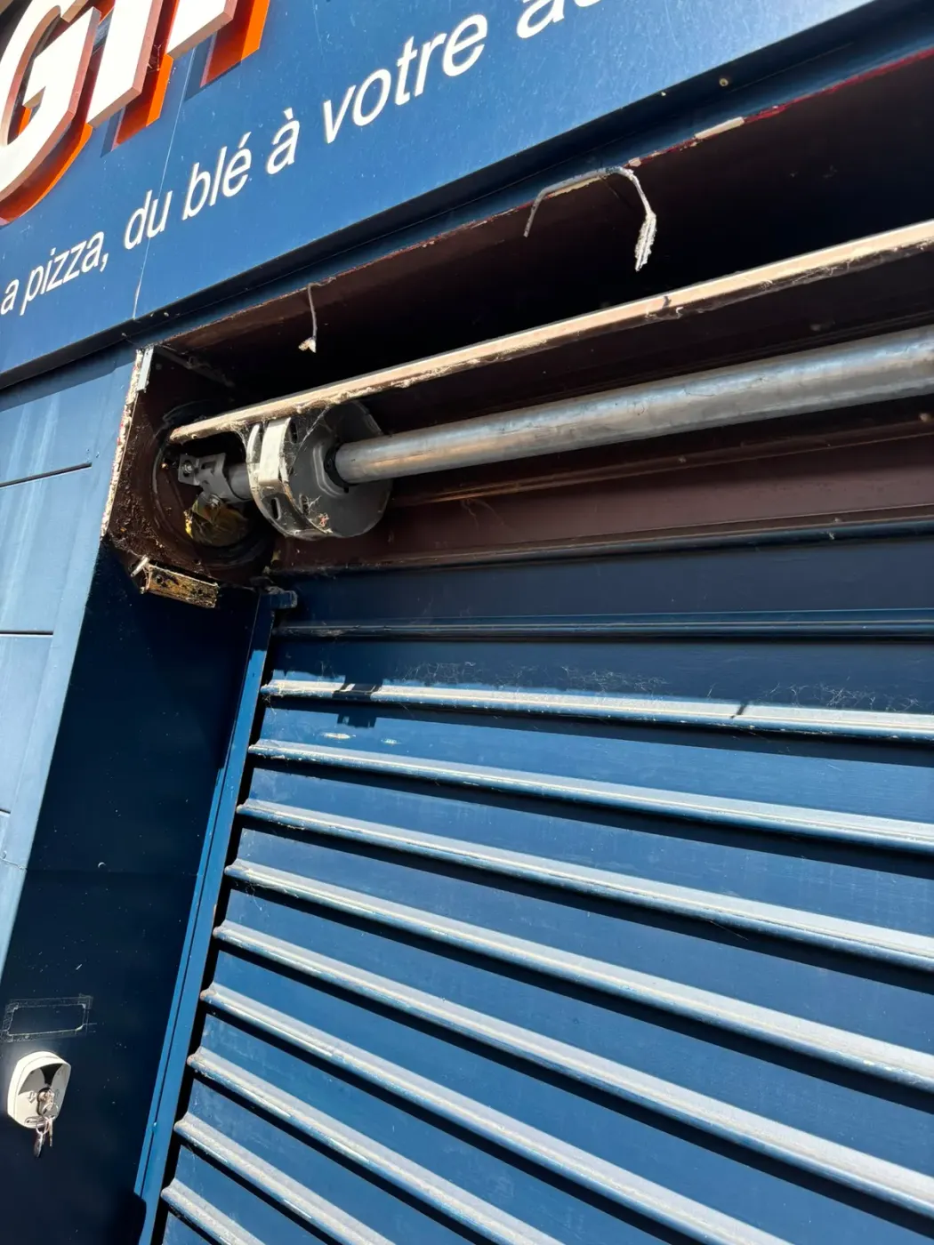 Réparation de rideau métallique à Marseille 3